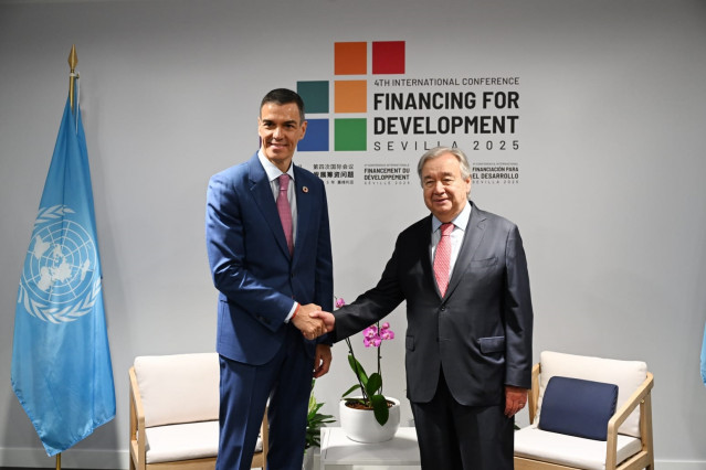 El Presidente Del Gobierno, Pedro Sánchez, Y El Secretario General De Naciones Unidas, Antonio Guterres, Durante La IV Conferencia Internacional Para La Financiación Al Desarrollo De La ONU Que Se Celebra En Sevilla.