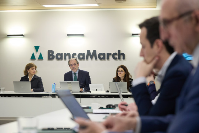 Archivo - El consejero delegado de Banca March, José Luis Acea y la directora financiera de la entidad María Mollá (d), durante la presentación de los resultados de la banca March, a 11 de marzo de 2025, en Madrid (España).