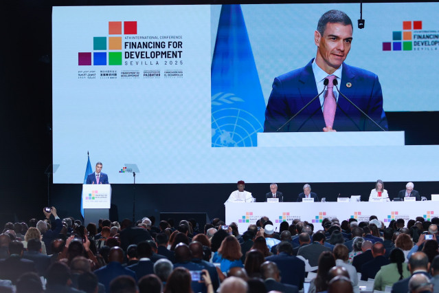 El presidente del Gobierno, Pedro Sánchez, durante el plenario inaugural de la Conferencia Internacional para la Fiananciación al Desrrollo de la ONU en Sevilla