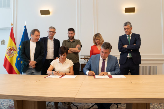 El Ministerio de Vivienda y Agenda Urbana y la Fundación Laboral firman un protocolo para fomentar el acceso al mercado laboral del sector.