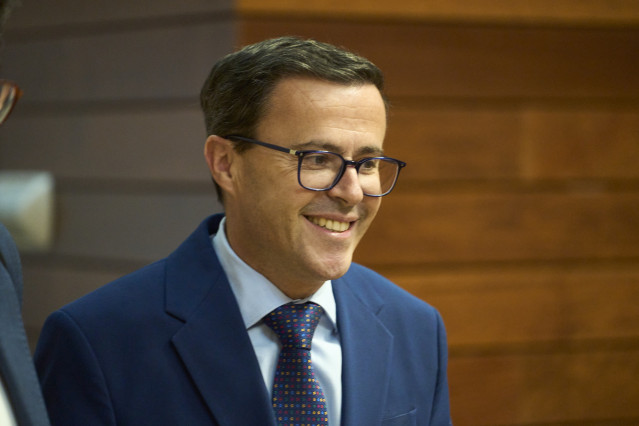 Archivo - El secretario general del PSOE de Extremadura, Miguel Ángel Gallardo, durante un pleno ordinario de la Asamblea de Extremadura