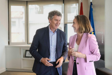 El presidente del PP, Alberto Núñez Feijóo, con la secretaria general del PP, Cuca Gamarra, que ha confirmado poco después que dejará de ser la número dos del partido en el próximo congreso de 