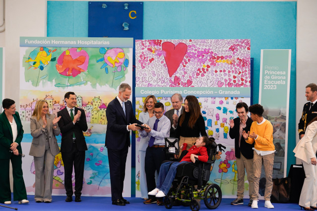 Archivo - El Rey Felipe VI durante la entrega del Premio Princesa de Girona Escuela del Año en el Centro de Educación Especial Purísima Concepción de Hermanas Hospitalarias