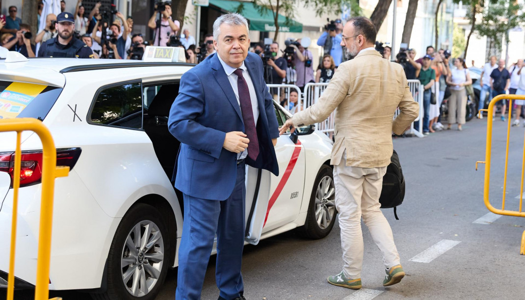 El exsecretario de Organización del PSOE Santos Cerdán a su llegada a declarar en el Tribunal Supremo, a 30 de junio de 2025, en Madrid (España).