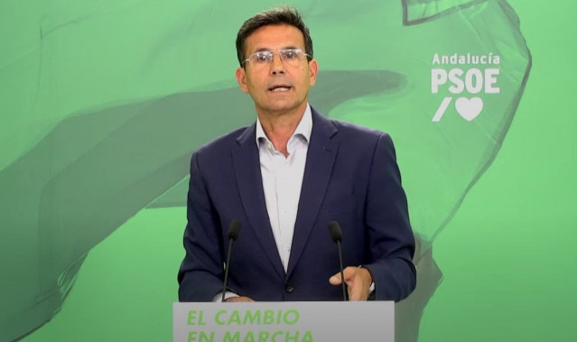El portavoz del PSOE-A, Francisco Cuenca, en rueda de prensa en la sede del partido en Sevilla. (Foto de archivo).