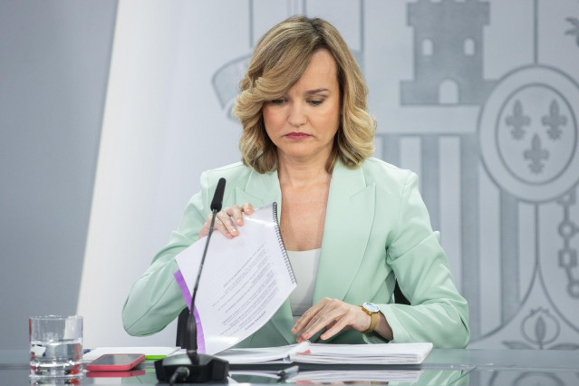 La Ministra de Educación y Formación Profesional de España y Portavoz, Pilar Alegría, ofrece declaraciones a la prensa tras el Consejo de Ministros, a 1 de julio de 2025, en Madrid (España). El consejo de ministros aprueba una subida salarial del 0,5% par
