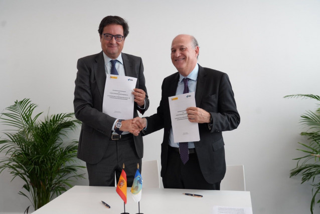 El ministro para la Transformación Digital y de la Función Pública, Óscar López, y el presidente del Banco Interamericano de Desarrollo (BID, Ilan Goldfajn.