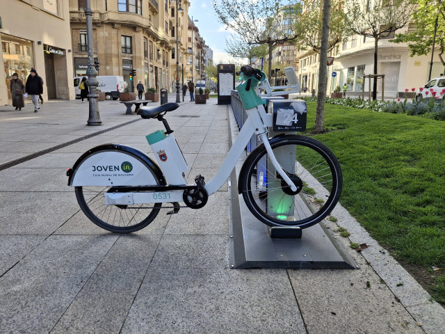 Archivo - Servicio de alquiler de bicicletas eléctricas del Ayuntamiento de Pamplona