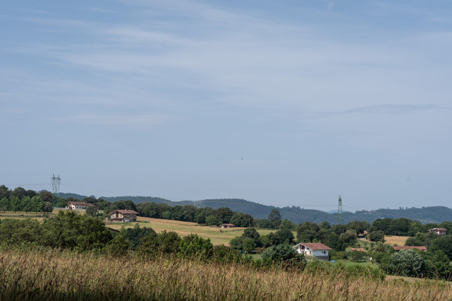 Líneas de alta tensión entre Gatika y Lemoiz previstas para su desmantelamiento dentro del proyecto de interconexión eléctrica de Red Eléctrica, a 25 de junio de 2025, en Gatika, Vizcaya, País Vasco (España).