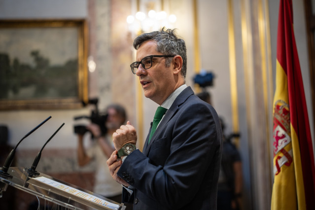 El ministro de la Presidencia, Relaciones con las Cortes y Justicia, Félix Bolaños, durante una rueda de prensa, en el Congreso de los Diputados, a 26 de junio de 2025, en Madrid (España).
