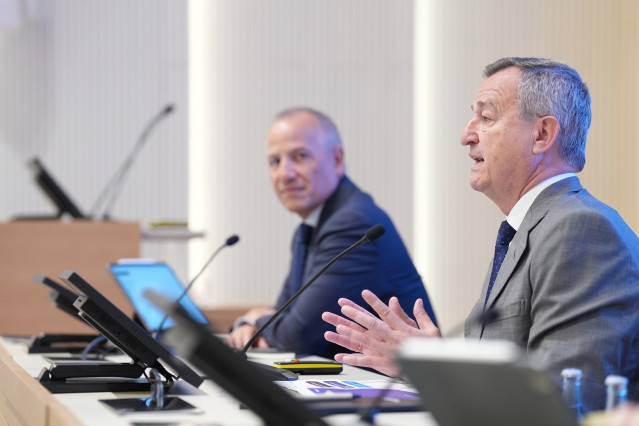 El consejero delegado de Banco Sabadell, César González-Bueno, y el director financiero, Sergio Palavecino.