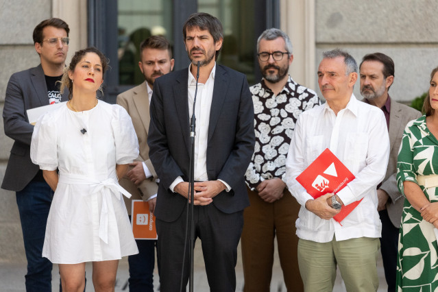 El ministro de Cultura, Ernest Urtasun, ofrece declaraciones a los medios tras la reunión de seguimiento del pacto del Gobierno de coalición entre PSOE y Sumar, en el Congreso de los Diputados, a 2 de julio de 2025, en Madrid (España).