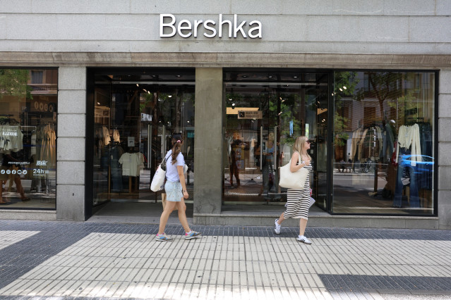 Archivo - Fachada de una tienda de Bershka, a 11 de septiembre de 2024, en Madrid (España). Inditex registró un beneficio neto de 2.768 millones de euros durante el primer semestre de su ejercicio fiscal 2024-2025 (entre el 1 de febrero y el 31 de julio),
