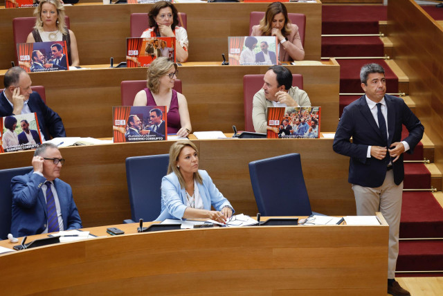El 'president' Carlos Mazón en la sesión de control