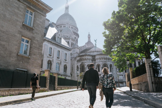 Archivo - Viajeros en Montmatre (París).