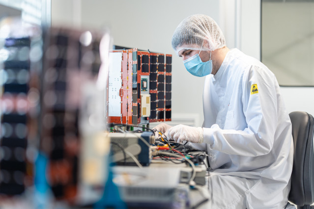 Archivo - Sateliot incorporará a su constelación cinco nuevos satélites fabricados por Alén Space