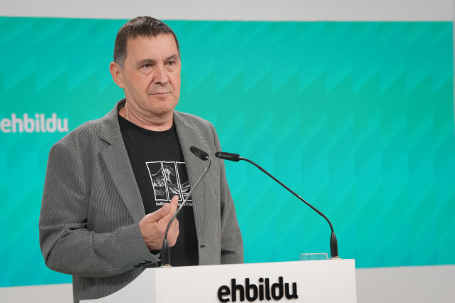 El coordinador genertal de EH Bildu, Arnaldo Otegi, durante una rueda de prensa en san saebastián