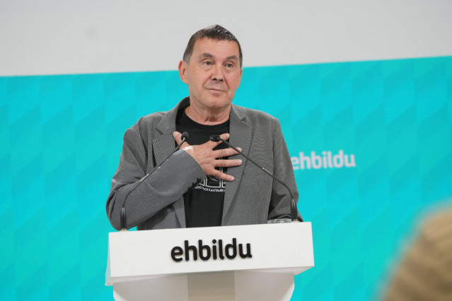 El secretario general de EH Bildu, Arnaldo Otegi, en una rueda de prensa en San Sebastián