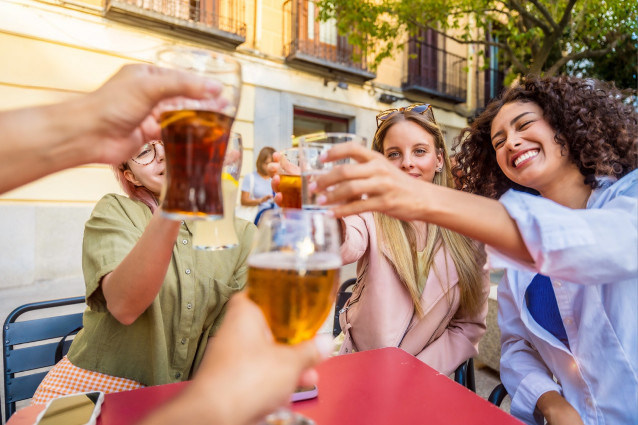 La Generación Z mantiene su presencia en la hostelería, aunque con hábitos de consumo diferentes.