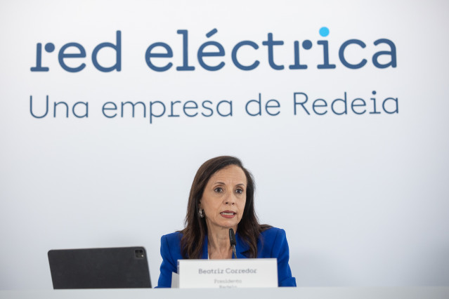 La presidenta no ejecutiva de Redeia, Beatriz Corredor, ofrece una rueda de prensa en la sede de Red Eléctrica en Tres Cantos, a 18 de junio de 2025, en Tres Cantos, Madrid (España).