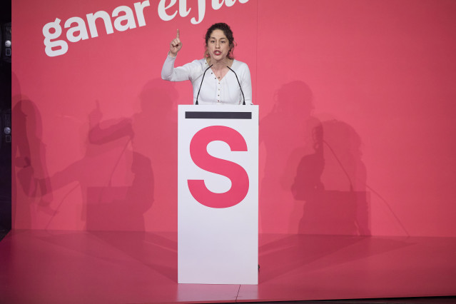 Archivo - La nueva coordinadora general de Sumar, Lara Hernández, interviene durante la clausura de la Asamblea Estatal de Sumar, en el Teatro Alcázar, a 30 de marzo de 2025, en Madrid (España).