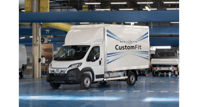 Stellantis Pro One inicia la producción de nuevas versiones de la van grande Cargo Box en Italia