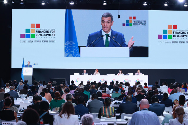 El presidente del Gobierno, Pedro Sánchez, clausura la IV Conferencia Internacional sobre la Financiación para el Desarrollo de la ONU. A 03 de julio de 2025, en Sevilla (Andalucía, España).