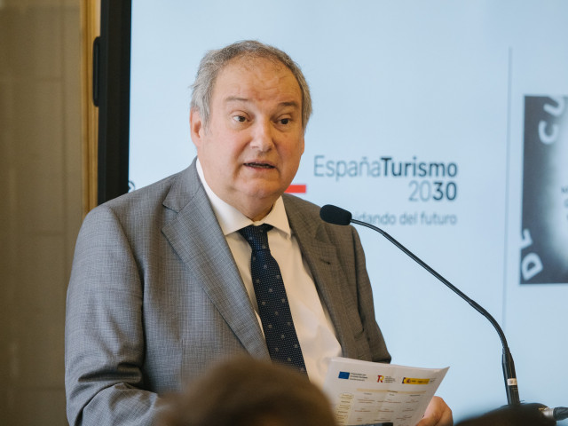 El ministro de Industria y Turismo, Jordi Hereu, durante la clausura de los cursos de verano 'Estrategia España Turismo 2030' en San Lorenzo de El Escorial (Madrid).