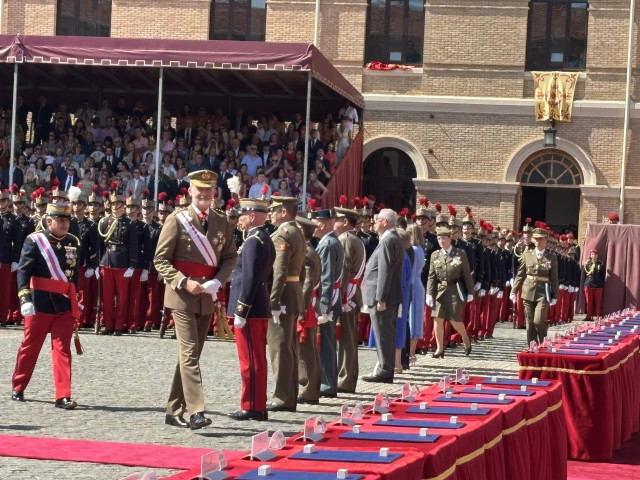 Su Majestad el Rey, Don Felipe VI, en la entrega de Reales Despachos a los 489 nuevos oficiales del Ejército y la Guardia Civil egresados de la Academia General Militar.