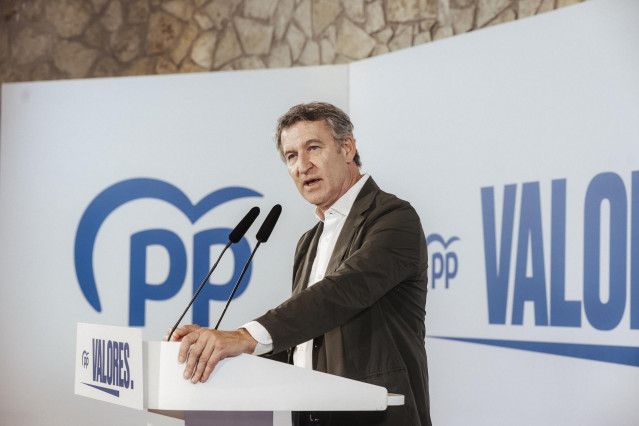 El presidente del Partido Popular, Alberto Núñez Feijóo, a 10 de junio de 2025, en Alicante, Comunidad Valenciana (España).