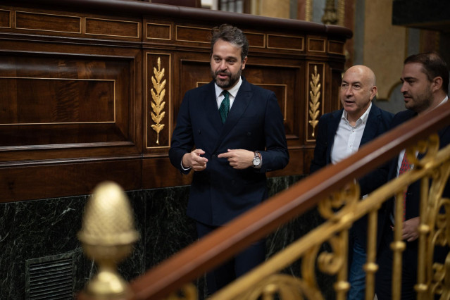 El diputado del PSOE Juanfran Serrano durante una sesión plenaria en el Congreso de los Diputados, a 26 de junio de 2025, en Madrid (España).