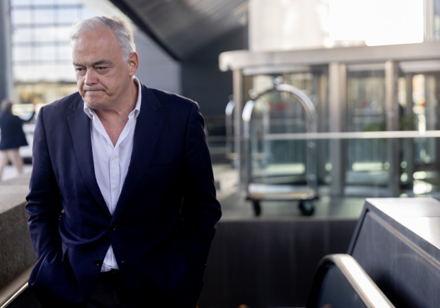 Archivo - El vicesecretario Institucional del PP, Esteban González Pons, sale de la Junta Directiva Nacional del Partido Popular, en el Hotel Eurostars Madrid Tower