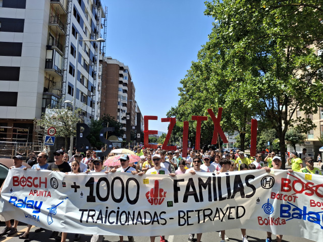 Manifestación en contra del cierre de la planta de BSH en Esquíroz.