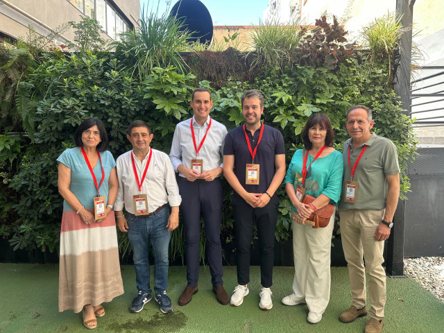 Juan Francisco Serrano, junto a miembros del PSOE de Jaén.
