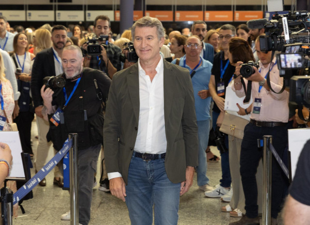 El presidente del PP, Alberto Núñez Feijóo, a su llegada al XXI Congreso Nacional del Partido Popular, a 4 de julio de 2025, en Madrid (España).