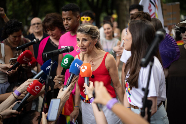 La vicepresidenta segunda del gobierno y ministra de Trabajo, Yolanda Díaz, durante la manifestación estatal del Orgullo LGTBI+ 2025, a 5 de julio de 2025, en Madrid (España).