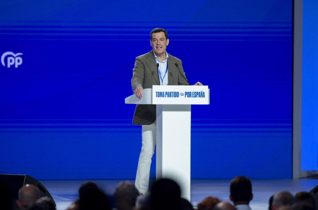 El presidente de la Junta de Andalucía, Juanma Moreno, interviene durante la segunda jornada del XXI Congreso Nacional del Partido Popular, a 5 de julio de 2025, en Madrid (España). (Foto de archivo).