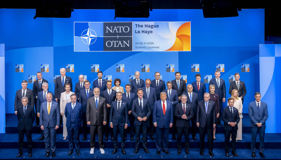 Foto de familia durante la segunda jornada de la Cumbre de la OTAN, a 25 de junio de 2025, en La Haya (Países Bajos). La cumbre está marcada por la negativa de España a subir el gasto en defensa al