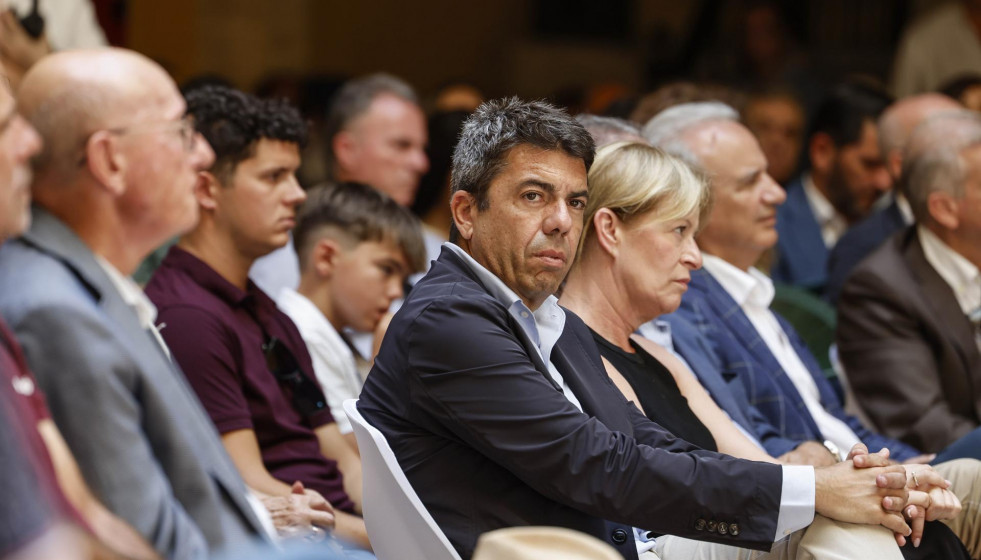 El president de la Generalitat valenciana, Carlos Mazón, en la sede de la Confederación Cooperativas CV (Concoval), en Valencia