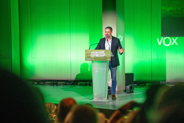 El líder de Vox, Santiago Abascal, interviene durante la presentación del programa económico y de vivienda de Vox, en el Auditorio Mutua Madrileña, a 29 de junio de 2025, en Madrid (España).