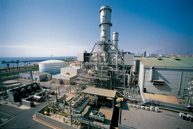 Archivo - Central térmica de ciclo combinado (CTCC) de Endesa en Sant Adrià de Besòs (Barcelona)