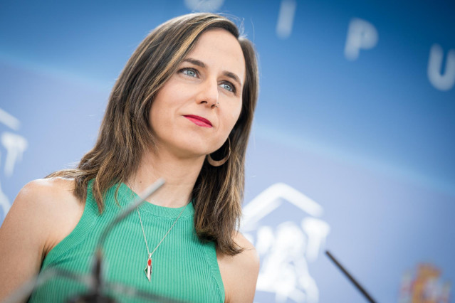 La secretaria general de Podemos, Ione Belarra,, durante una rueda de prensa en el Congreso de los Diputados, a 8 de julio de 2025, en Madrid (España).
