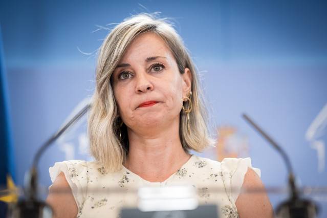 La portavoz de Sumar en el Congreso, Verónica Martínez Barbero, durante una rueda de prensa en el Congreso de los Diputados, a 8 de julio de 2025, en Madrid (España).