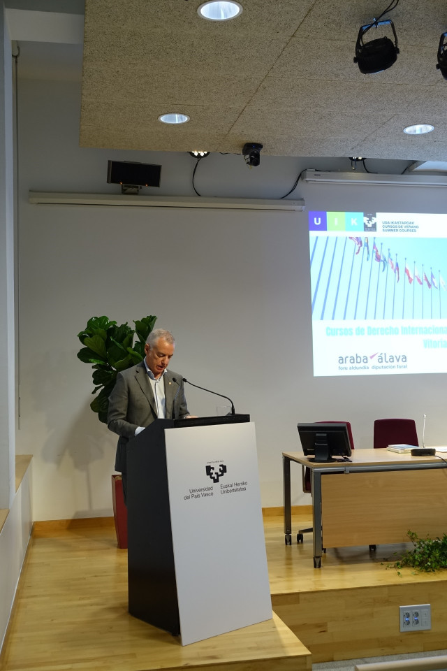 El exlehendakari ha abierto los Cursos de Derecho Internacional de la EHU con una ponencia que insta a construir un nuevo modelo de convivencia política en la UE
