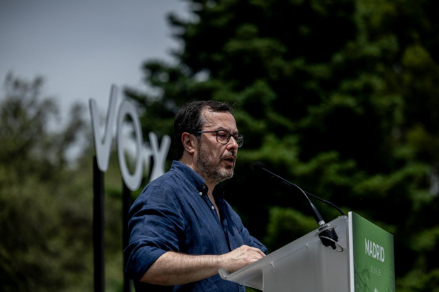 Archivo - El presidente de Vox en Madrid, José Antonio Fuster, interviene durante una comida con afiliados y simpatizantes de Vox, en El Jardín de la Chalota, a 1 de junio de 2025, en Navalagamella, Madrid (España).