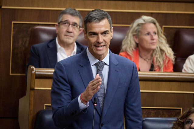 El presidente del Gobierno, Pedro Sánchez, interviene durante una sesión de control al Gobierno, en el Congreso de los Diputados, a 18 de junio de 2025, en Madrid (España).