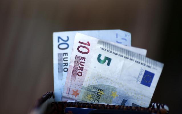 Archivo - Billetes de euro.