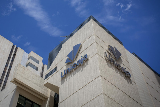 Archivo - Economía.- Unicaja recibe la certificación de Aenor de Buen Gobierno Corporativo con la máxima calificación