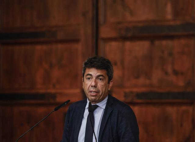 El president de la Generalitat, Carlos Mazón, interviene durante la presentación de la nueva carpeta ciudadana del Plan Simplifica de la Generalitat, en el Palau de la Generalitat