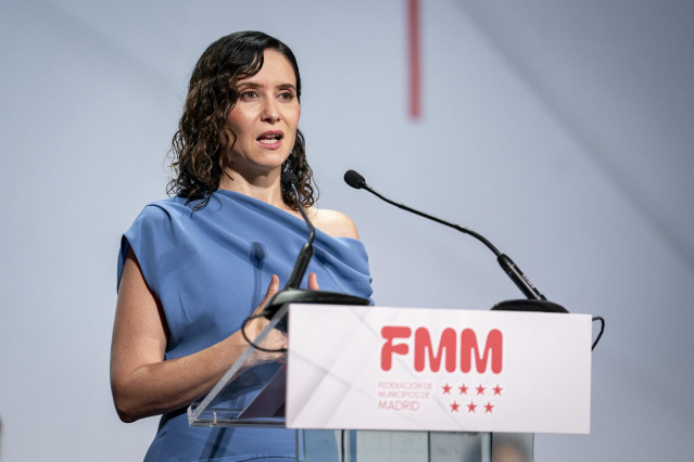 La presidenta de la Comunidad de Madrid, Isabel Díaz Ayuso, durante el 40º aniversario de la Federación de Municipios de Madrid (FMM), en los cines Callao, a 7 de julio de 2025, en Madrid (España).